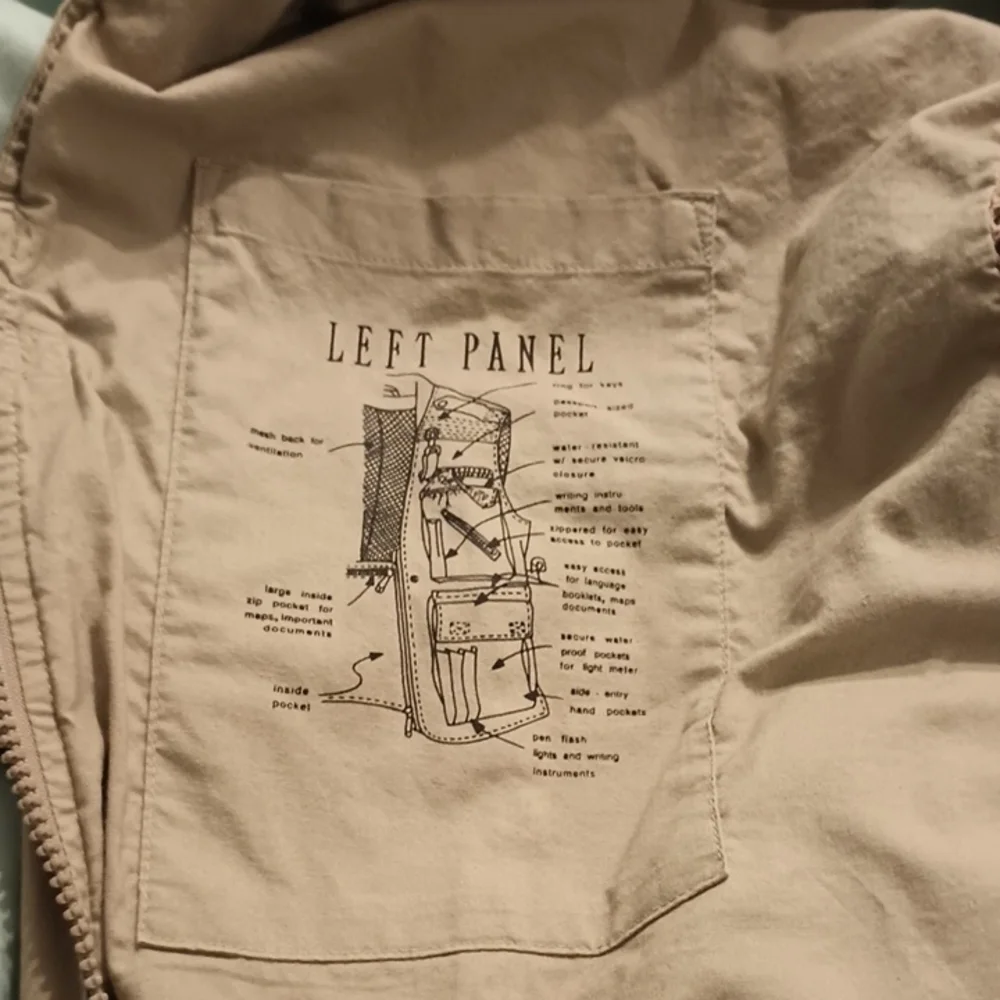 Vintage Banana Republic 1980's Men's Multi-Pocket Fishing/Utility Vest in Khaki